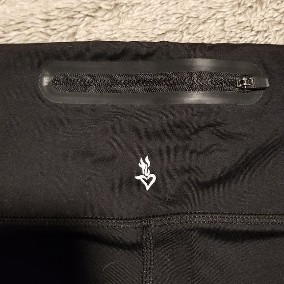 BNWT Torrid size 2 black w silver piping active bike short - Picture 4 of 6